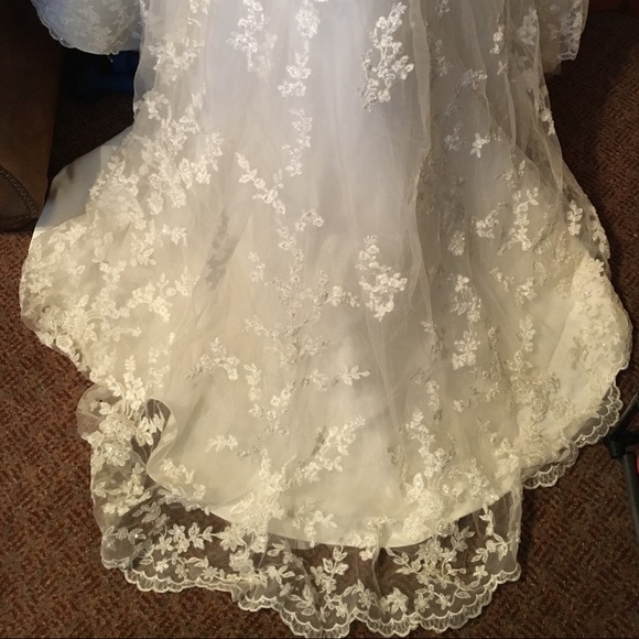 Wedding Dress - Picture 2 of 5